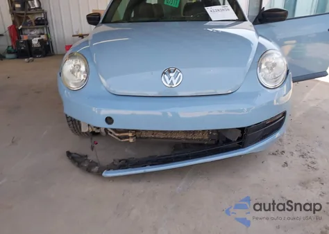 2015 Volkswagen Beetle 1.8T Fleet Edition z USA, uszkodzony, nr VIN 3VWF17AT8FM610580